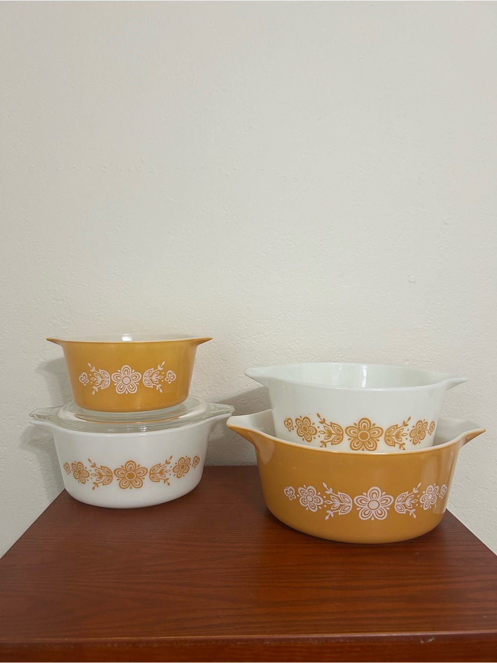 PYREX Butterfly Gold Casserole Set of 4 w/ 1 lid 473 474-B 475-B